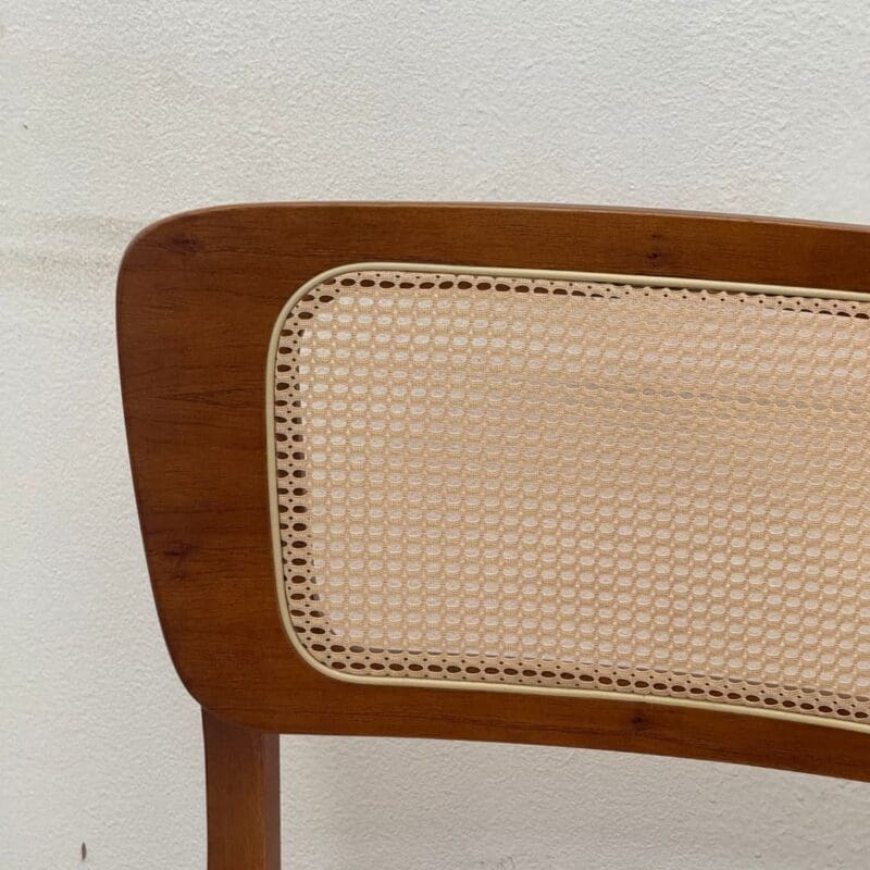 1 Kit 2 Cadeiras com Telinha Miah - Madeira Maciça com Assento em Linho Bege