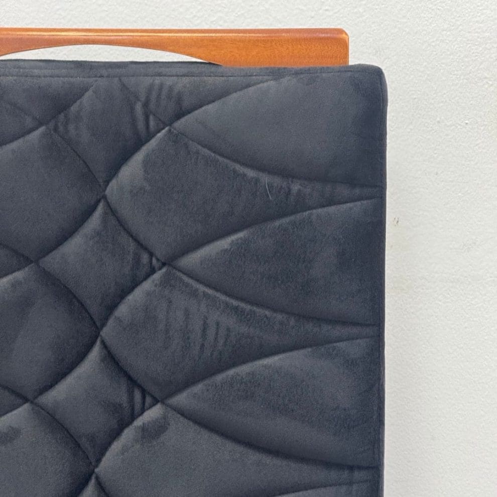 5 7 Kit 2 Cadeiras Évora – Madeira Maciça com Assento em Veludo Preto